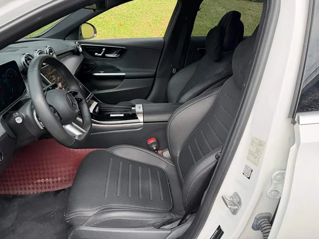 Mercedes-Benz C-Class 2024 — Photo 8/14