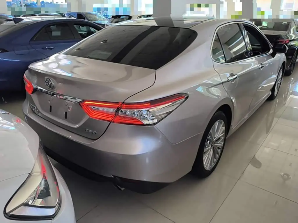 Toyota Camry 2018 — Фото 7/20
