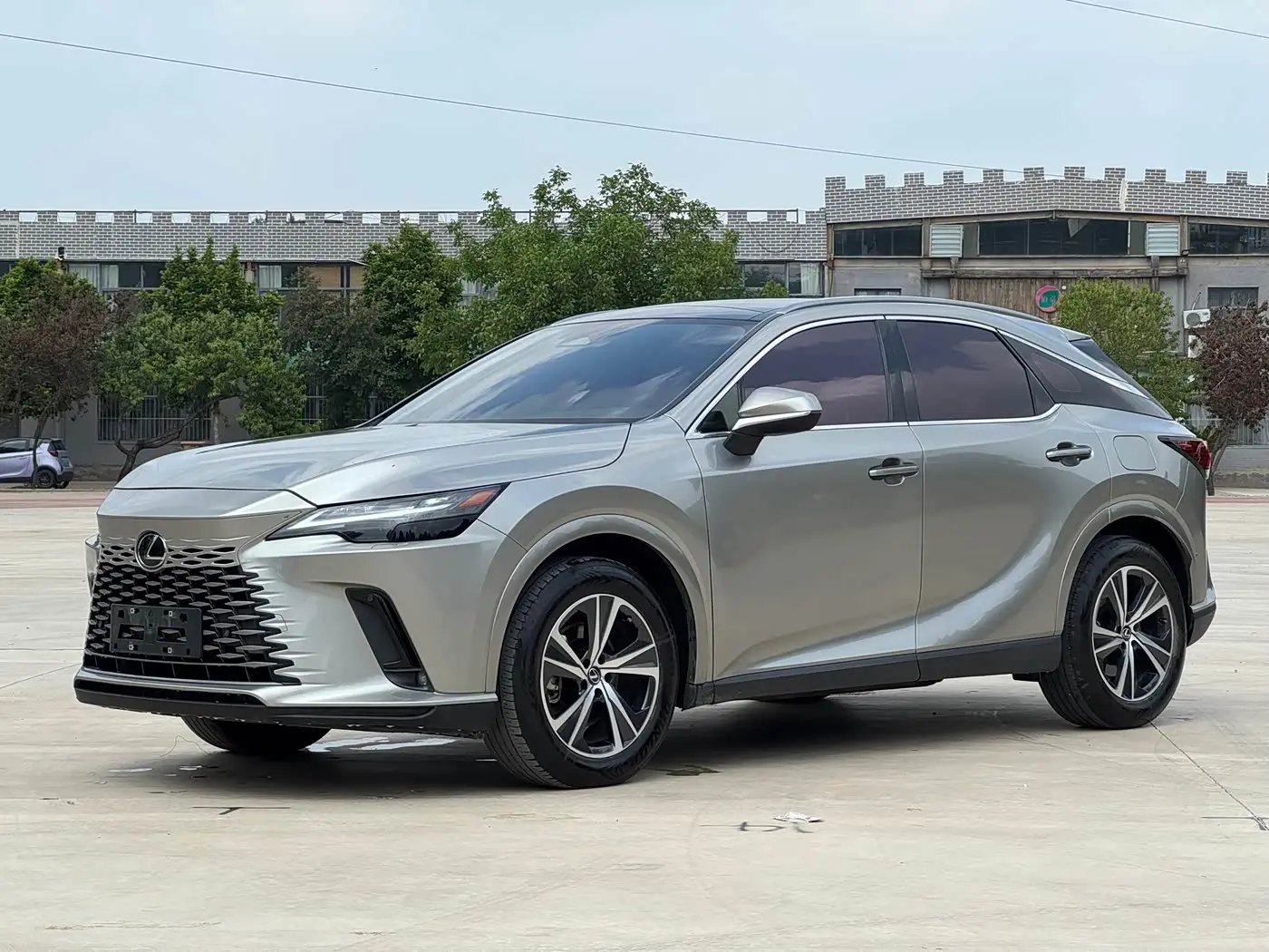 Lexus RX 2024 — Фото 1/20