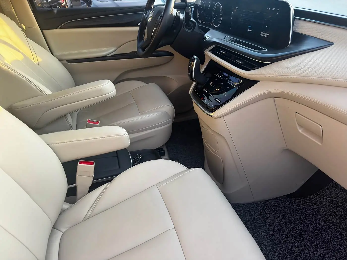 Buick GL8 2022 — Photo 5/16