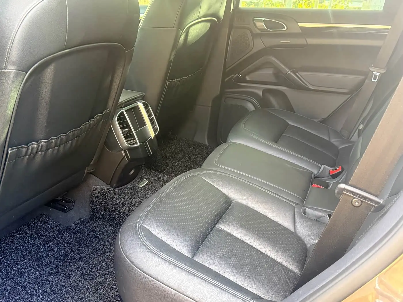 Porsche Cayenne 2015 — Photo 8/12
