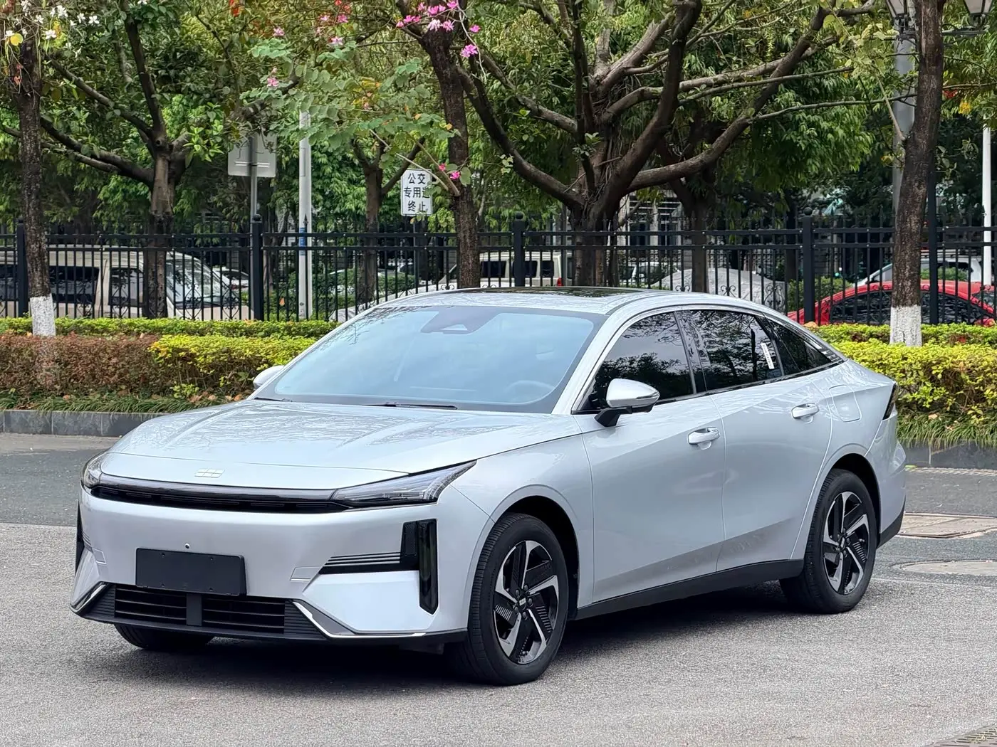 Geely Galaxy Galaxy L6 2025 — Фото 1/19