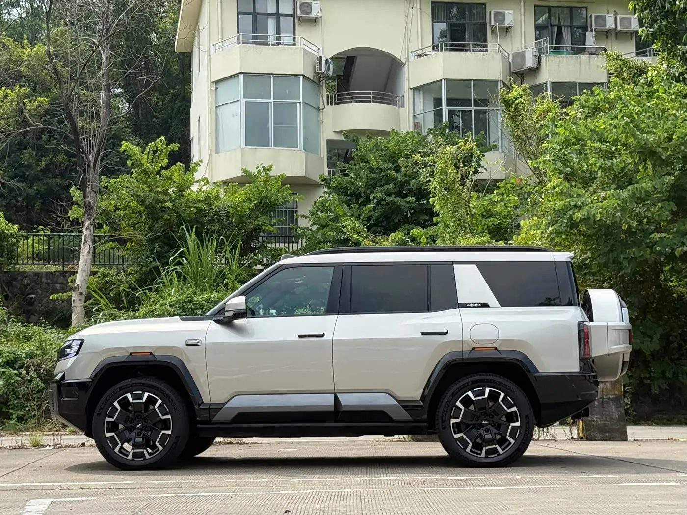Fang Cheng Bao Leopard 8 2025 — Photo 16/16