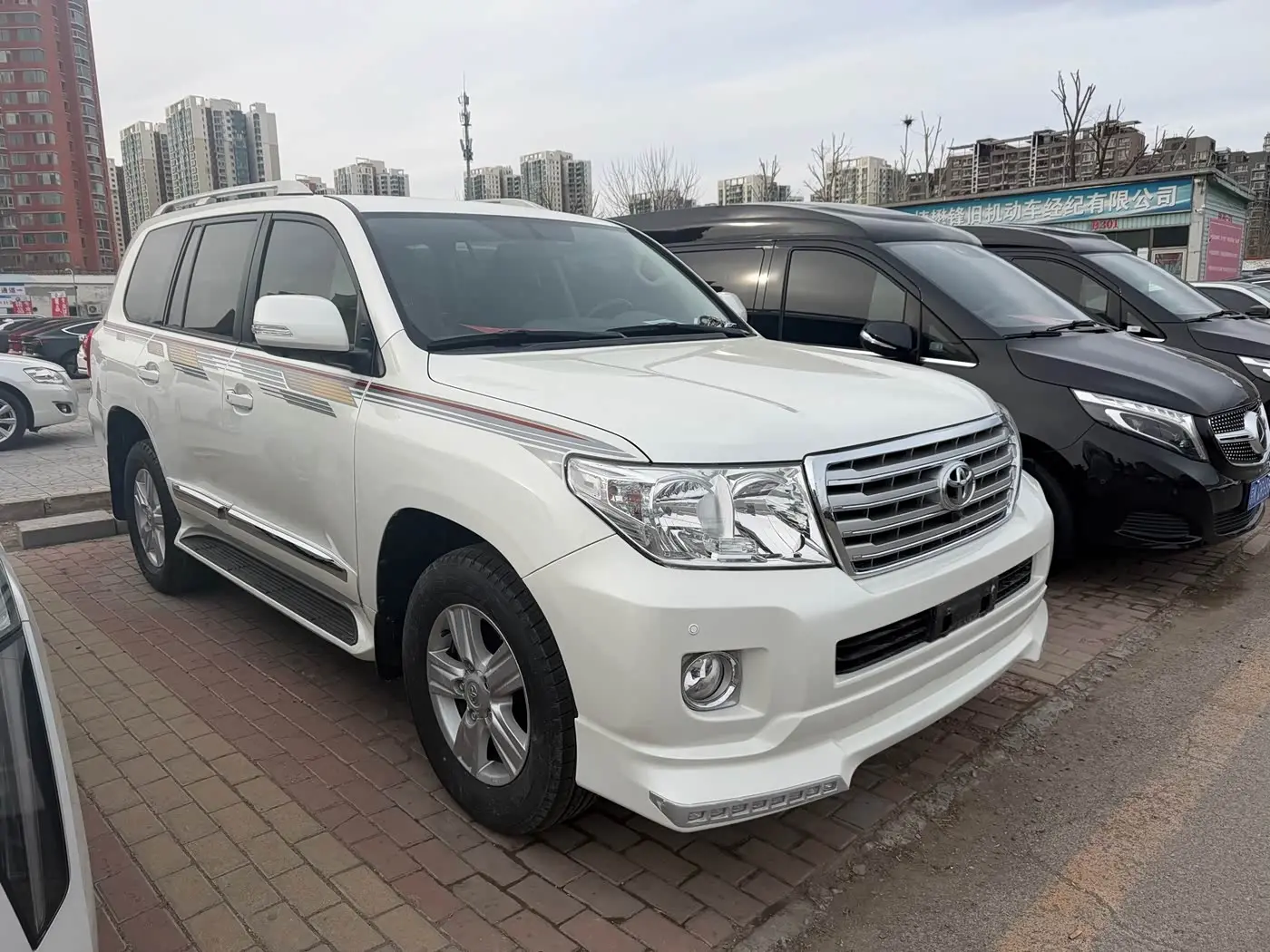 Toyota Land Cruiser 2015 — Photo 2/11