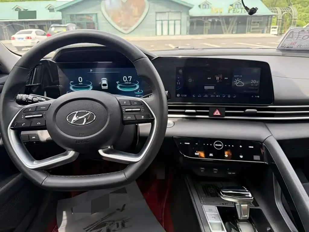 Hyundai Elantra 2022 — Photo 15/20