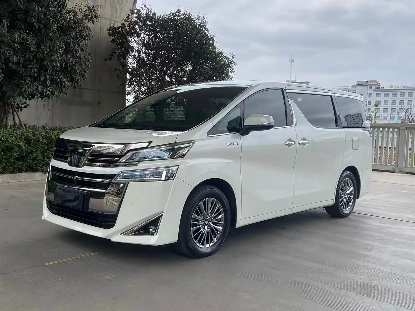 Toyota Vellfire 2022 — ფოტო 1/20
