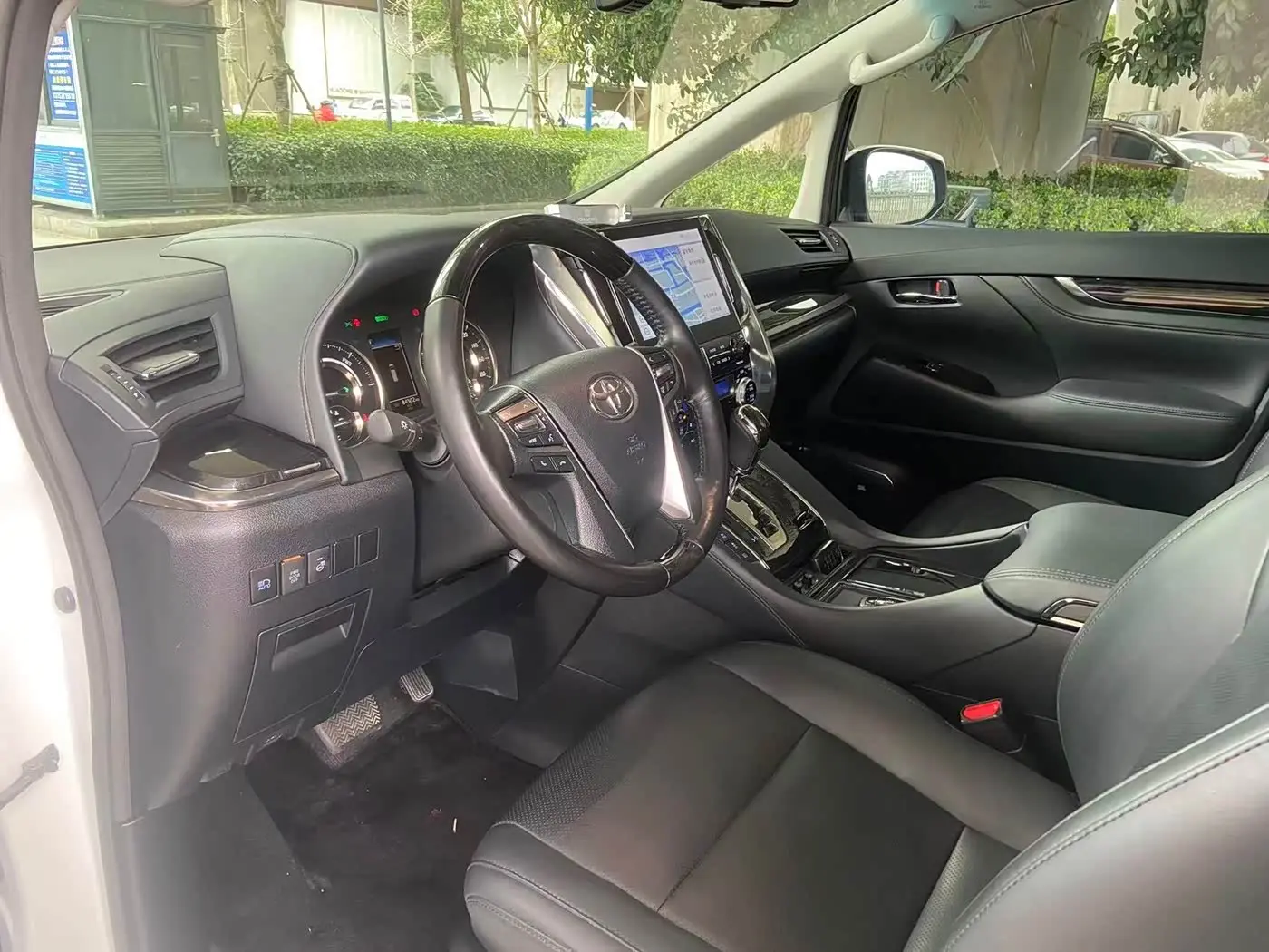 Toyota Vellfire 2022 — ფოტო 18/20