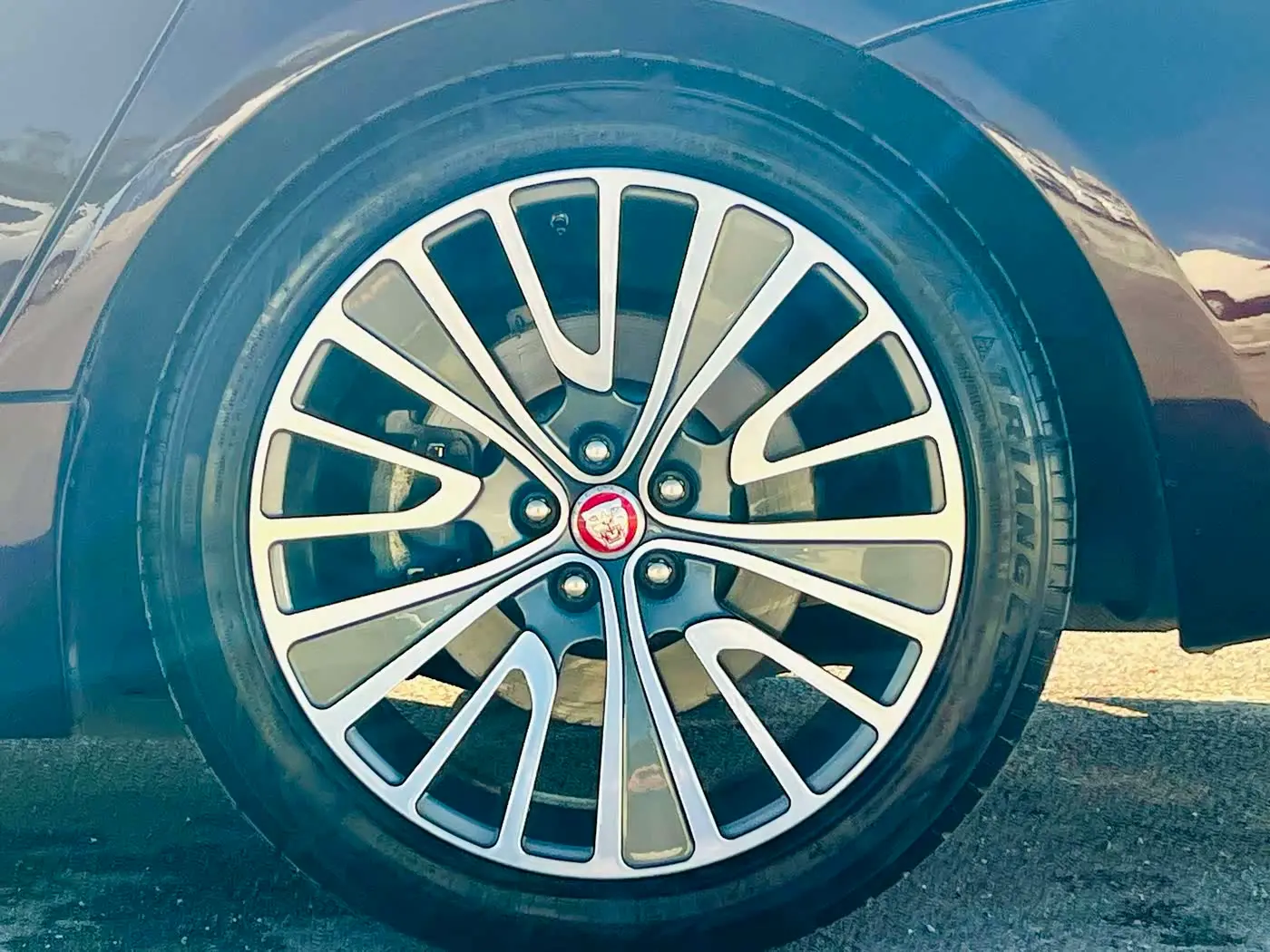 Jaguar XJ 2018 — Şəkil 16/16