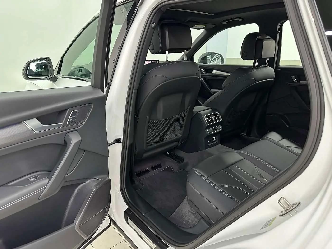 Audi Q5L 2024 — ფოტო 13/20