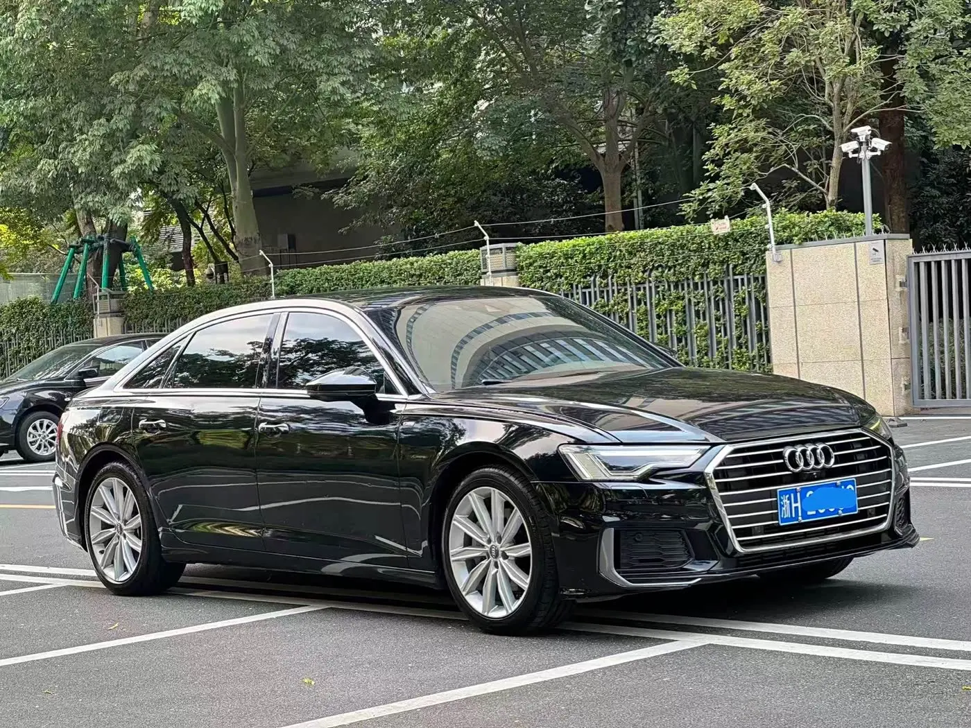 Audi A6L 2021 — Фото 2/10