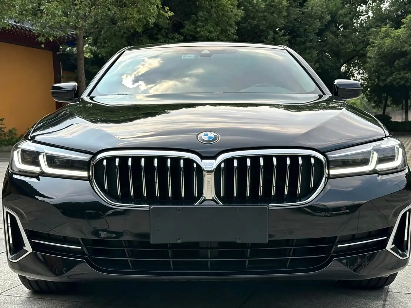 BMW 5 Series 2022 — Photo 2/11