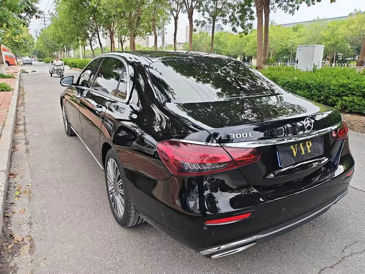 Mercedes-Benz E-Class 2023 — Photo 7/9