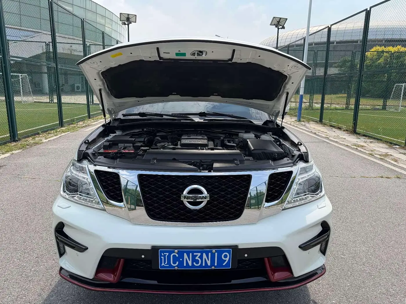 Nissan Patrol 2018 — Photo 11/18