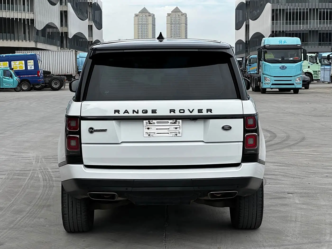 Land Rover Range Rover 2022 — Photo 10/12