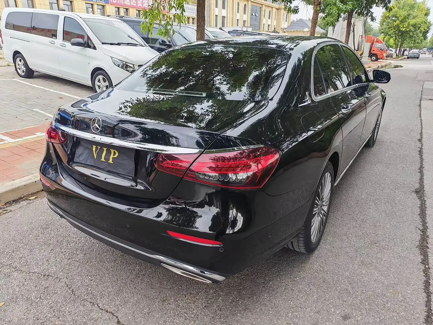 Mercedes-Benz E-Class 2023 — Photo 9/9