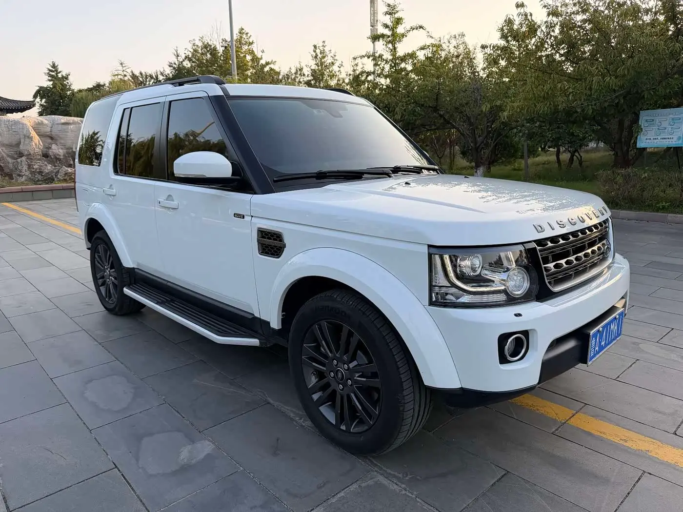Land Rover Discovery 2016 — Фото 7/20