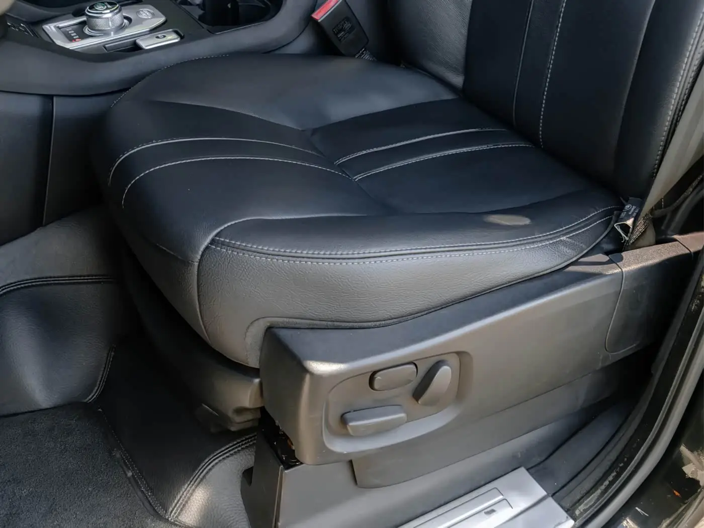 Land Rover Discovery 2016 — Photo 11/20