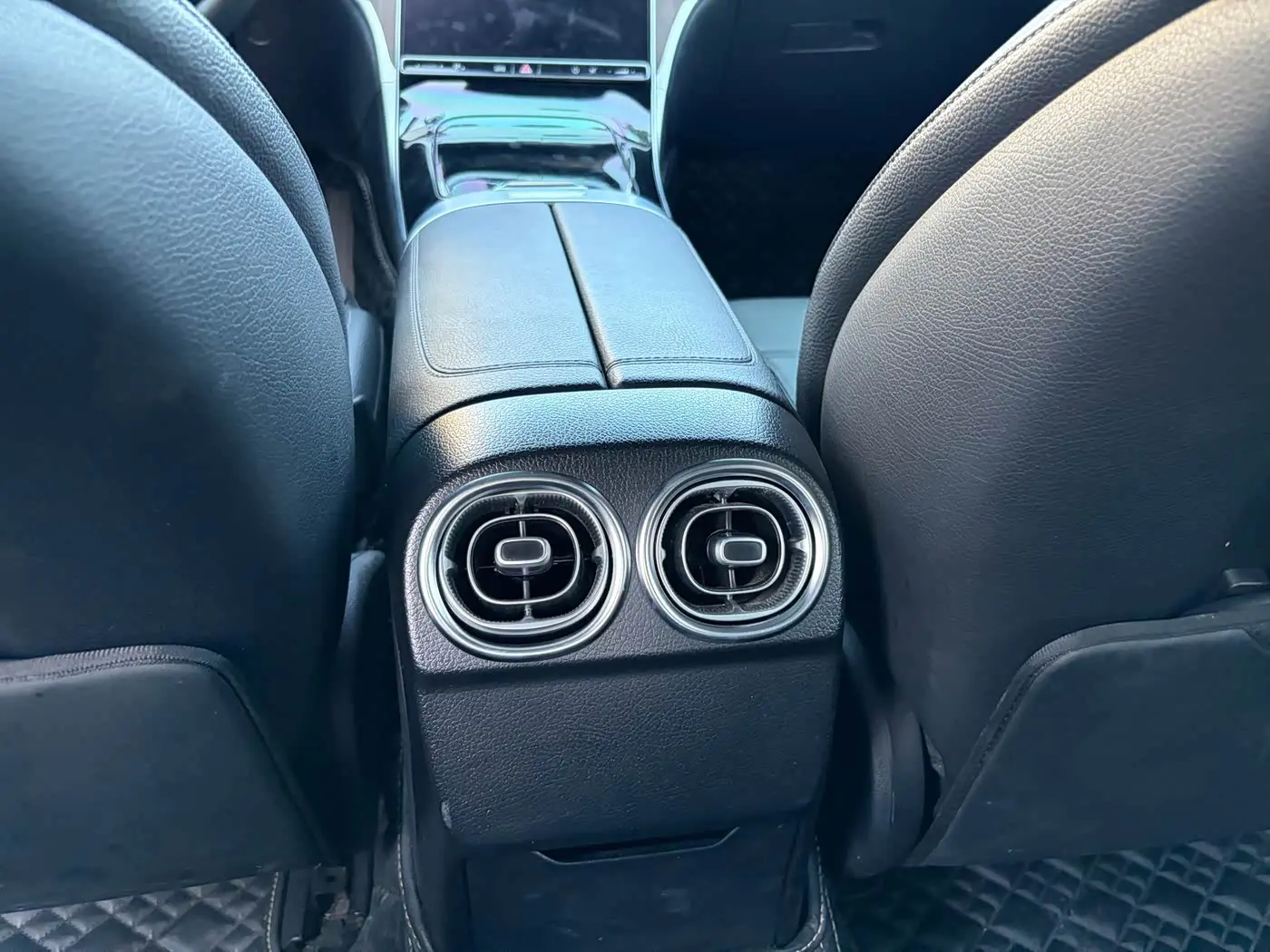 Mercedes-Benz C-Class 2024 — Photo 13/16