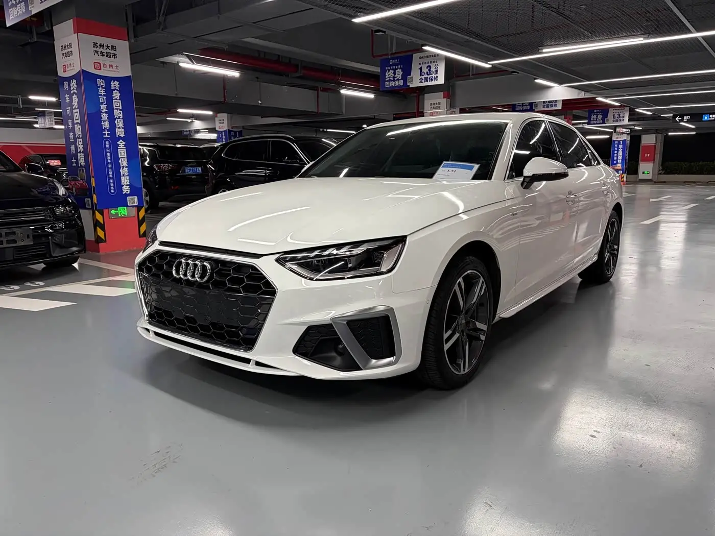 Audi A4L 2019 — Фото 1/16