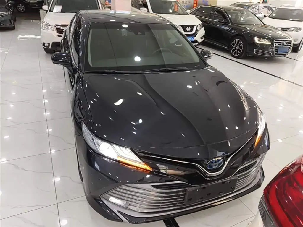 Toyota Camry 2021 — Photo 3/20