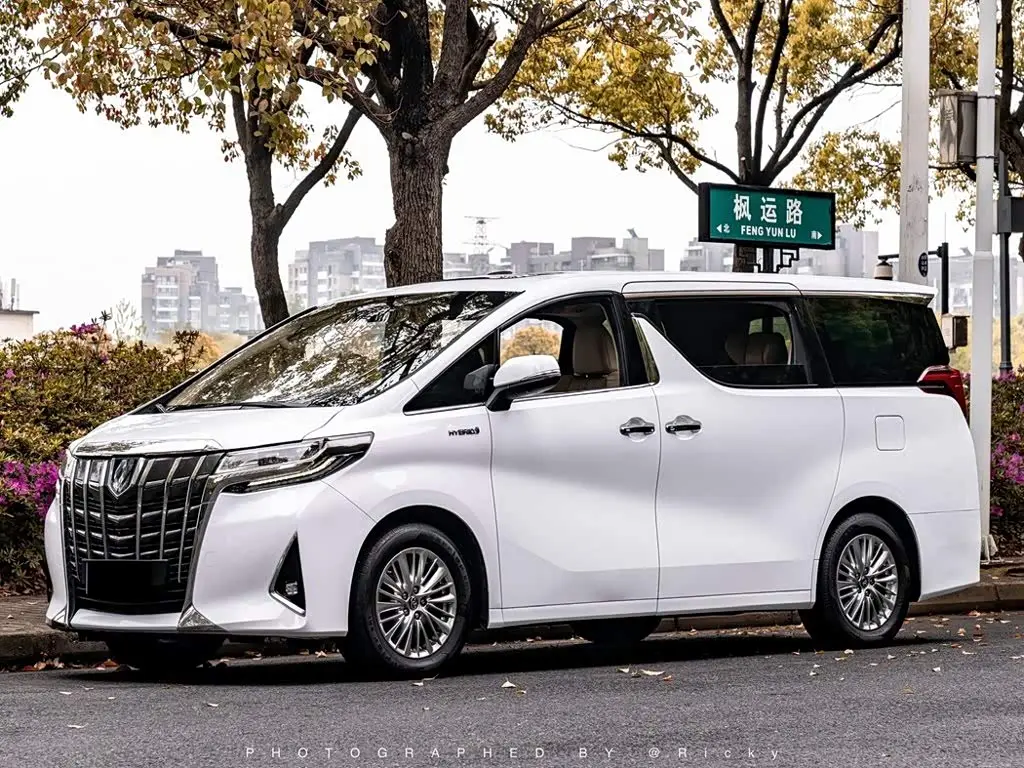 Toyota Alphard 2020 — Photo 1/18