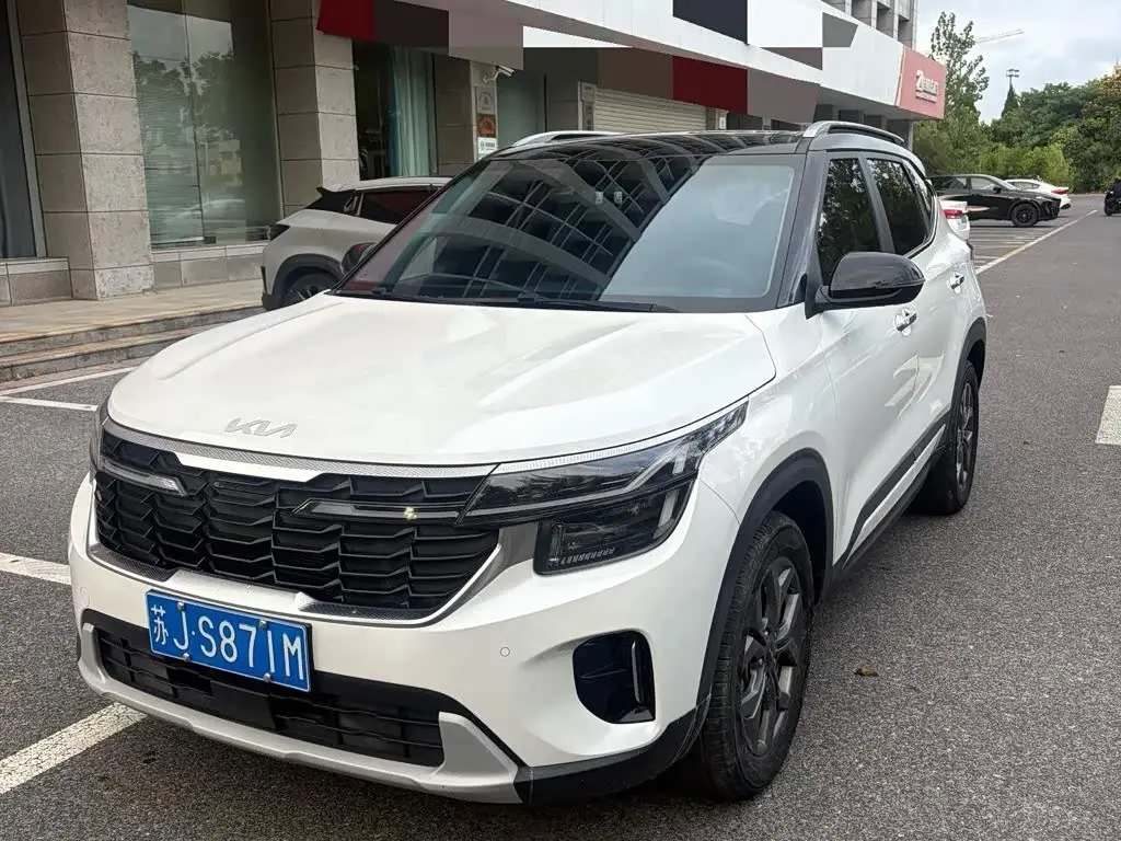 Kia Seltos 2023 — Şəkil 1/17