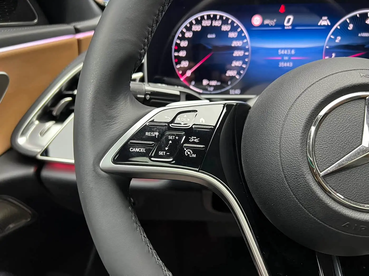 Mercedes-Benz E-Class 2024 — Photo 13/20