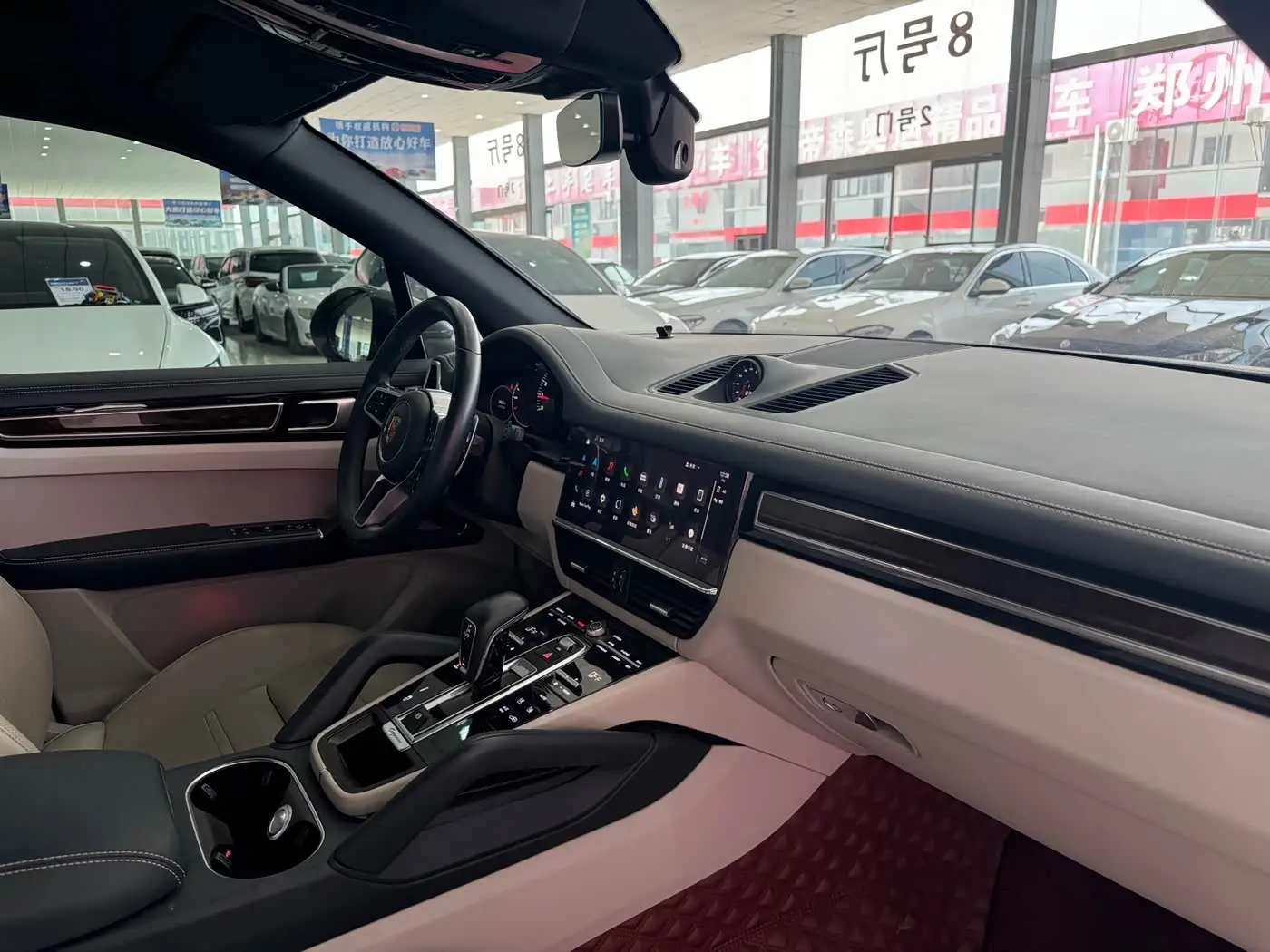 Porsche Cayenne 2022 — Photo 9/12