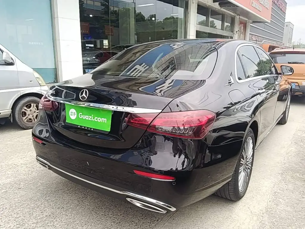 Mercedes-Benz E-Class 2023 — Photo 7/20