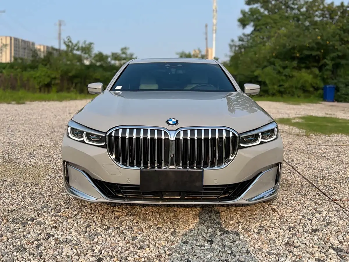 BMW 7 Series 2015 — Фото 2/15