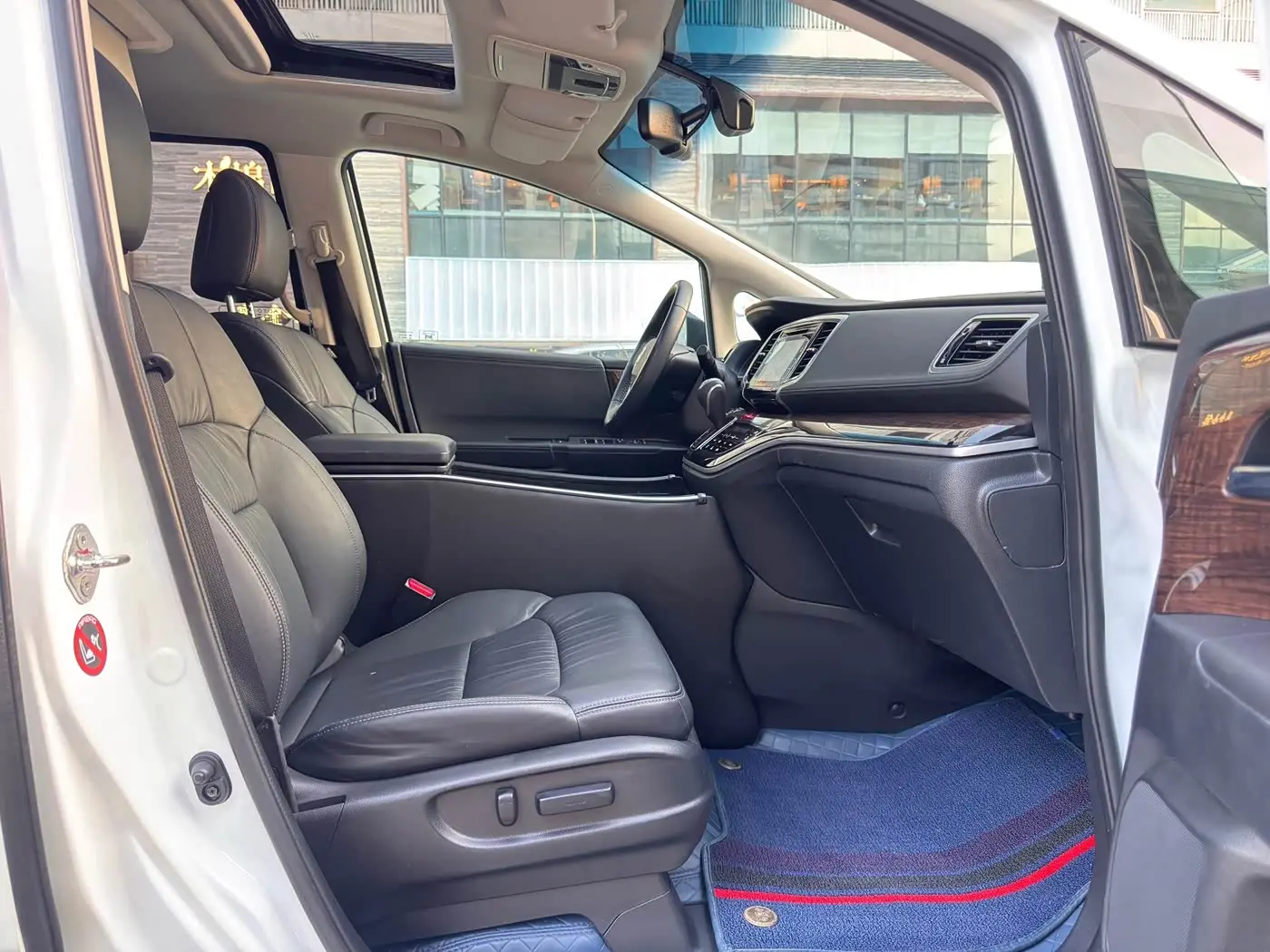 Honda Odyssey 2015 — ფოტო 19/20