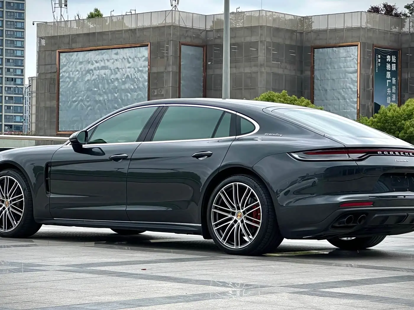 Porsche Panamera 2021 — Фото 7/20