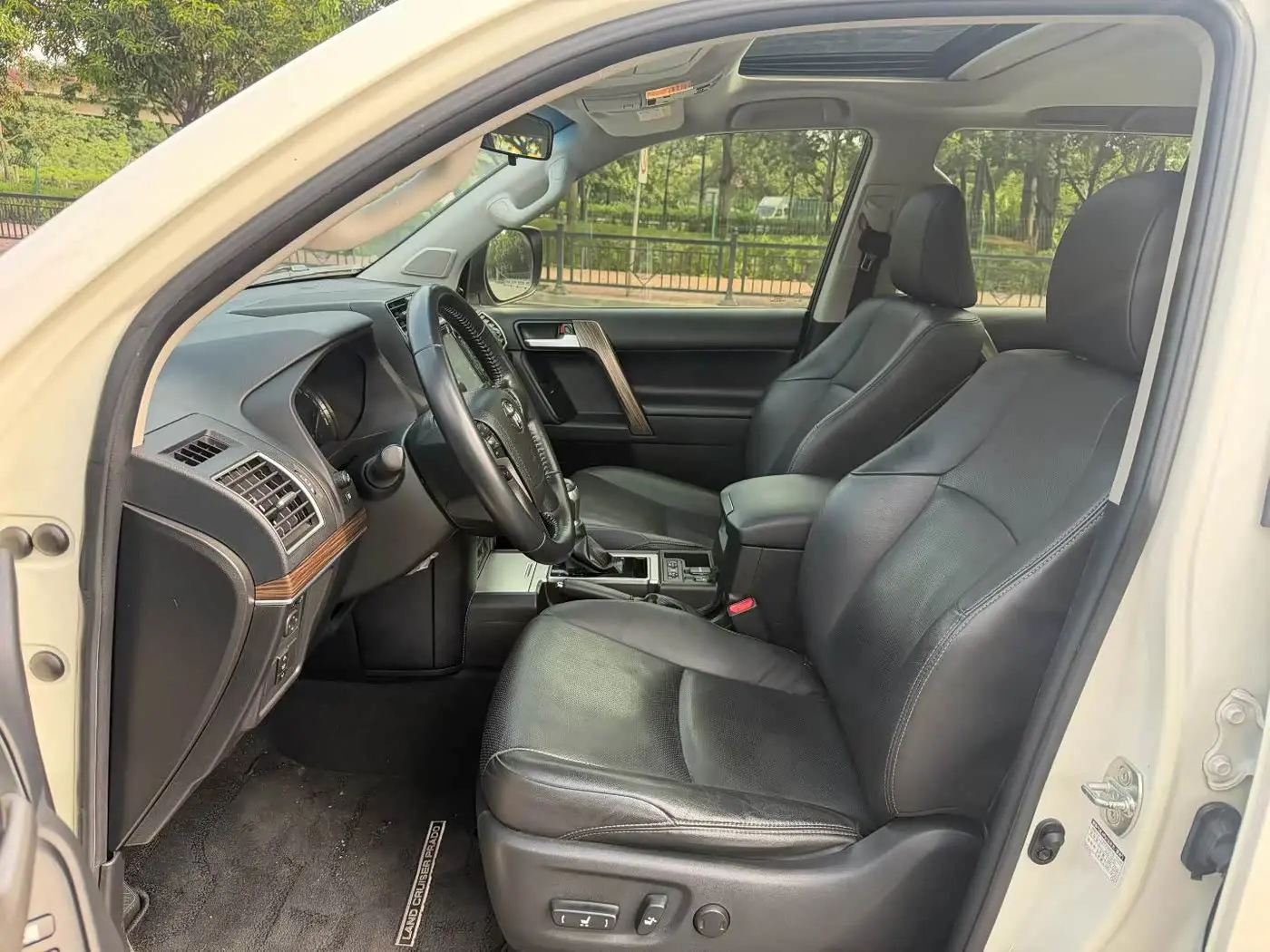 Toyota Prado 2019 — Photo 6/9