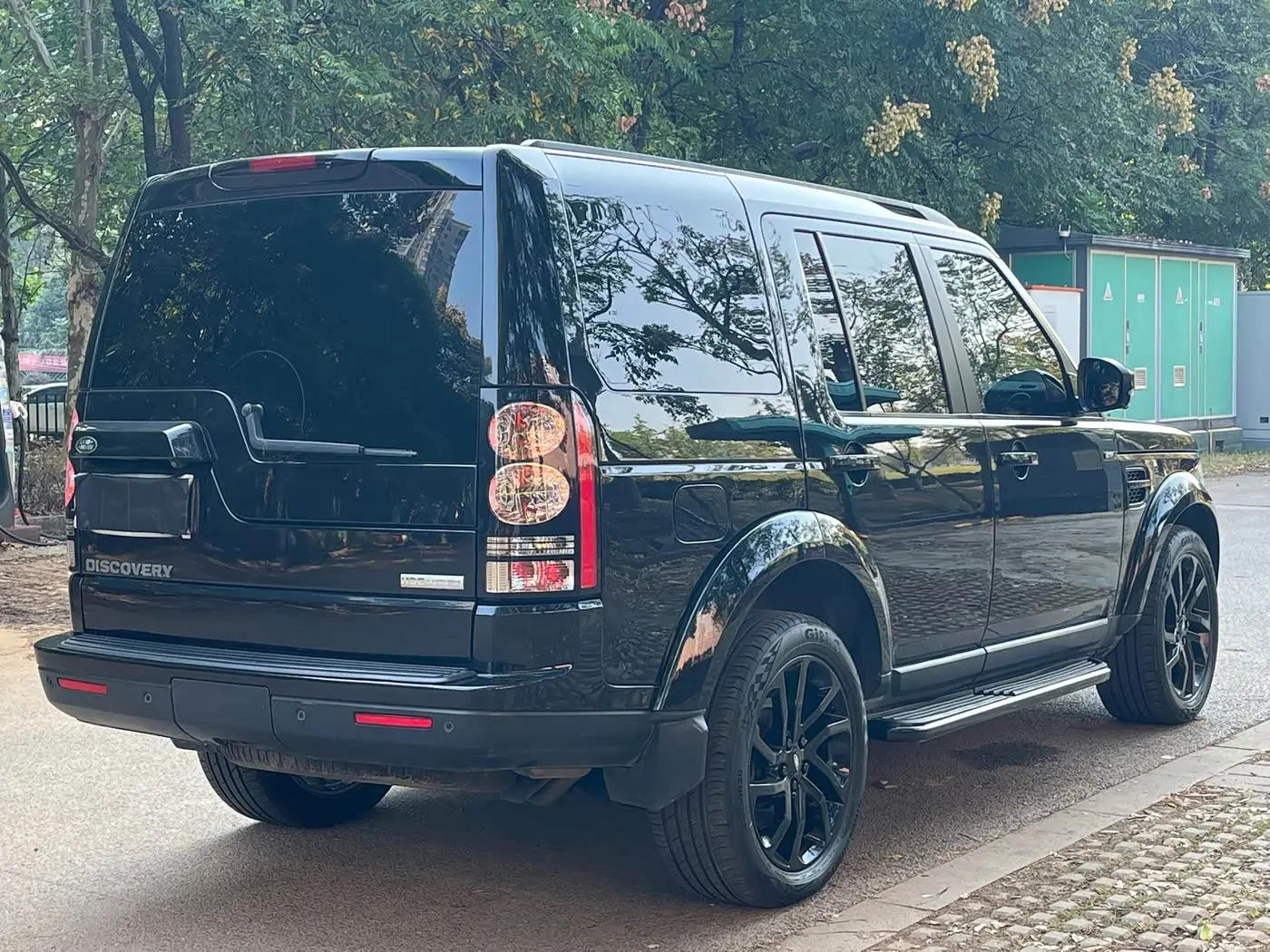 Land Rover Discovery 2014 — ფოტო 7/15