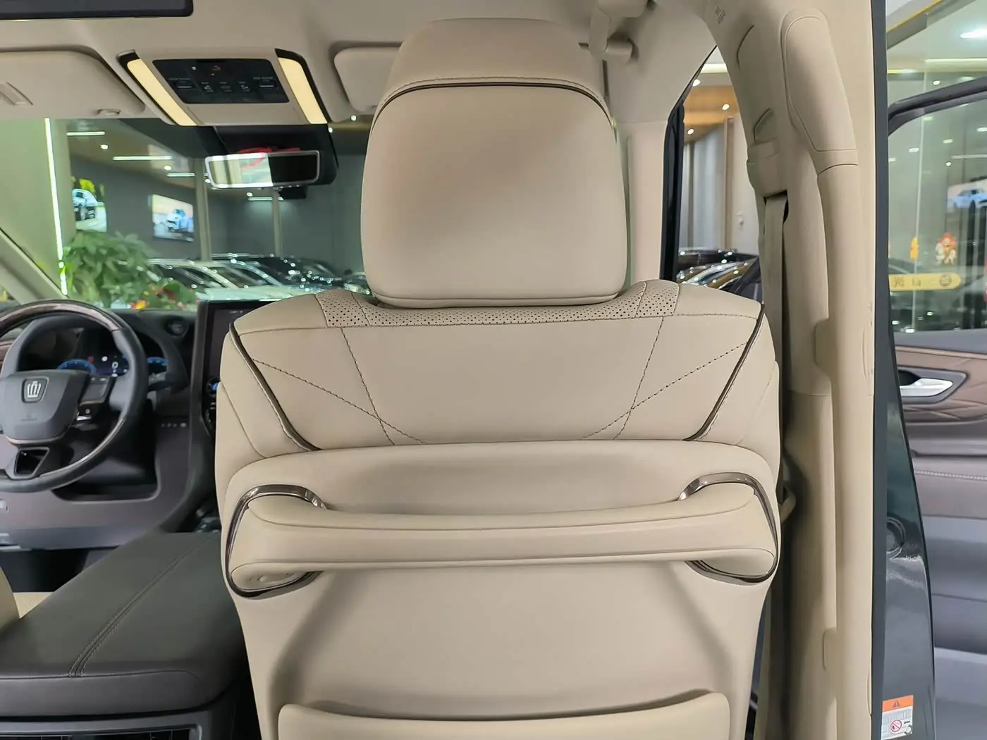 Toyota Vellfire 2023 — Photo 20/20