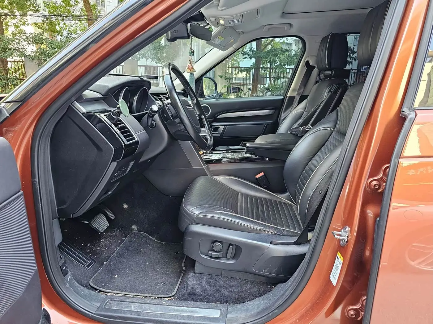 Land Rover Discovery 2017 — Photo 6/9