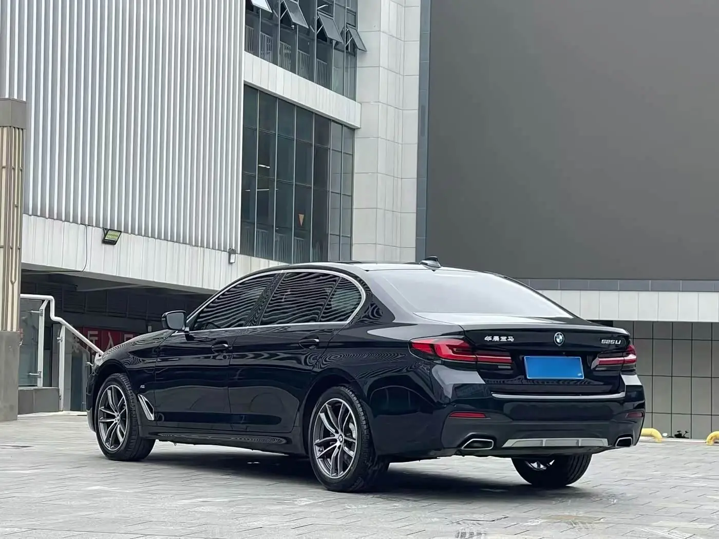 BMW 5 Series 2023 — Фото 8/9