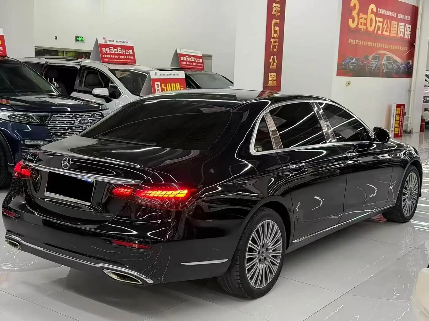 Mercedes-Benz E-Class 2022 — Photo 8/9