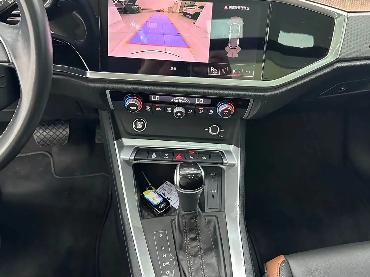 Audi Q3 2022 — Şəkil 14/18