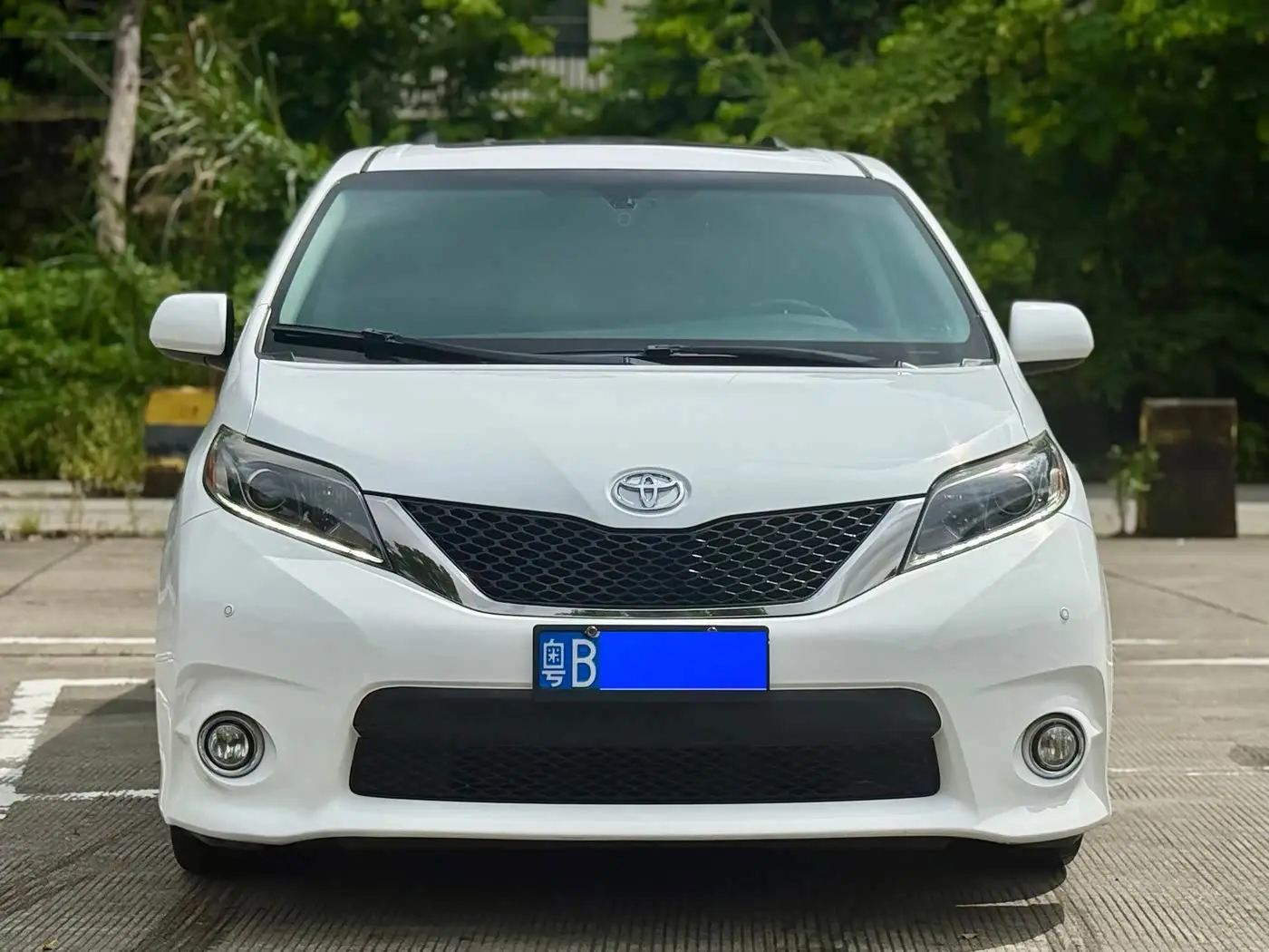 Toyota Sienna 2017 — Photo 2/19