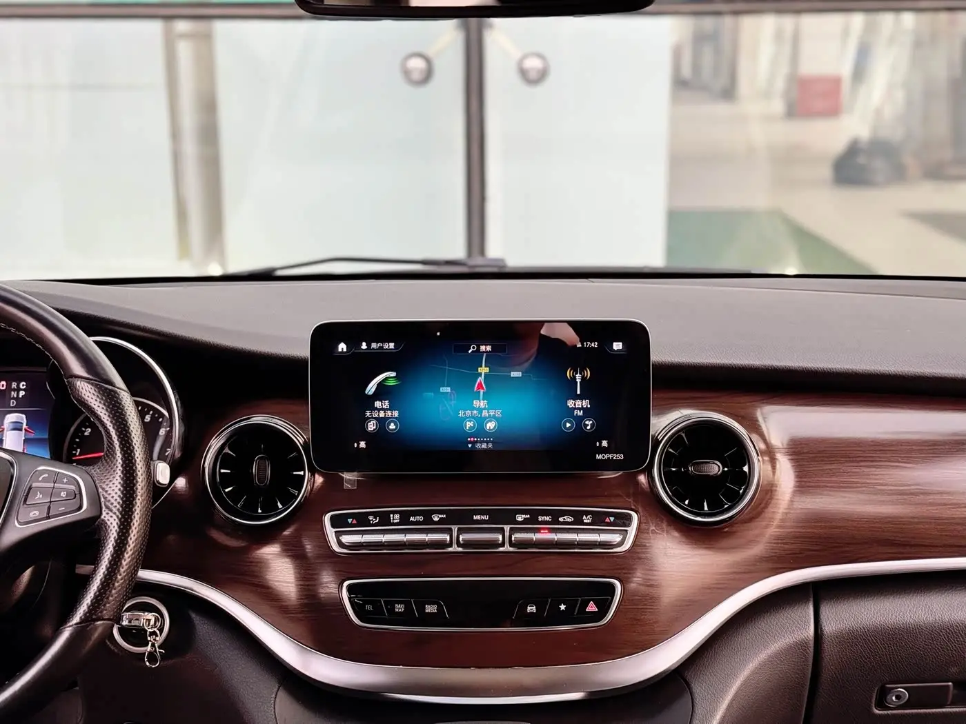 Mercedes-Benz V-Class 2020 — Фото 13/18