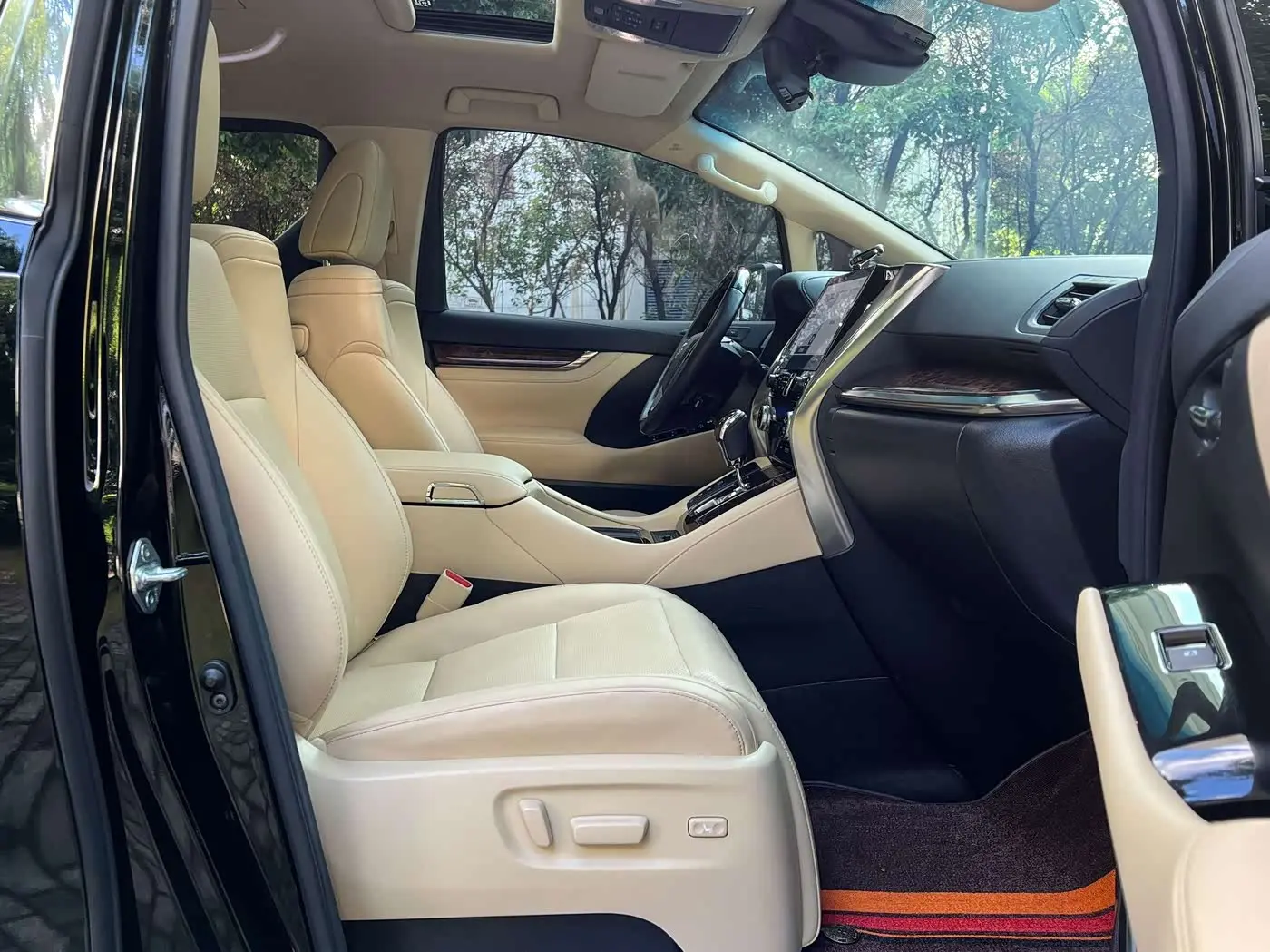 Toyota Alphard 2022 — Photo 6/20