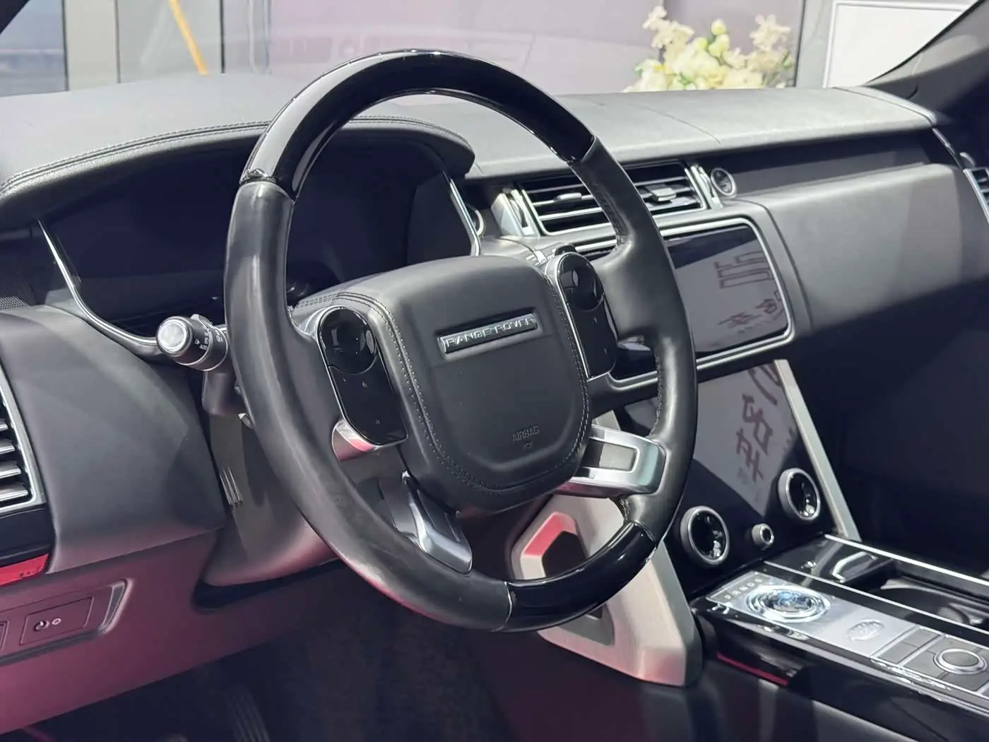Land Rover Range Rover 2018 — Фото 13/20
