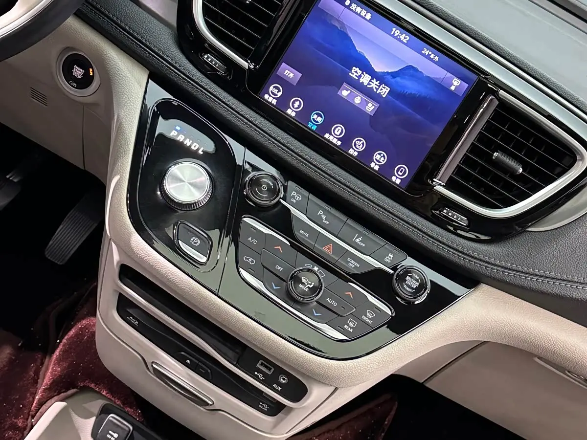 Chrysler Grand Voyager 2020 — Photo 20/20