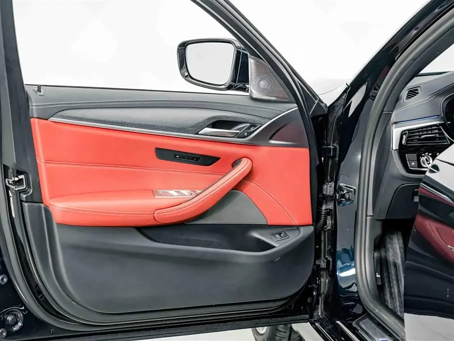 BMW 5 Series 2023 — Photo 15/20
