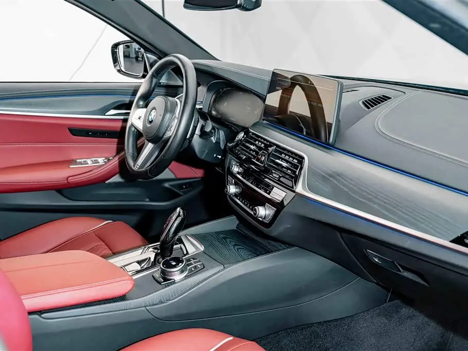 BMW 5 Series 2023 — Photo 17/20