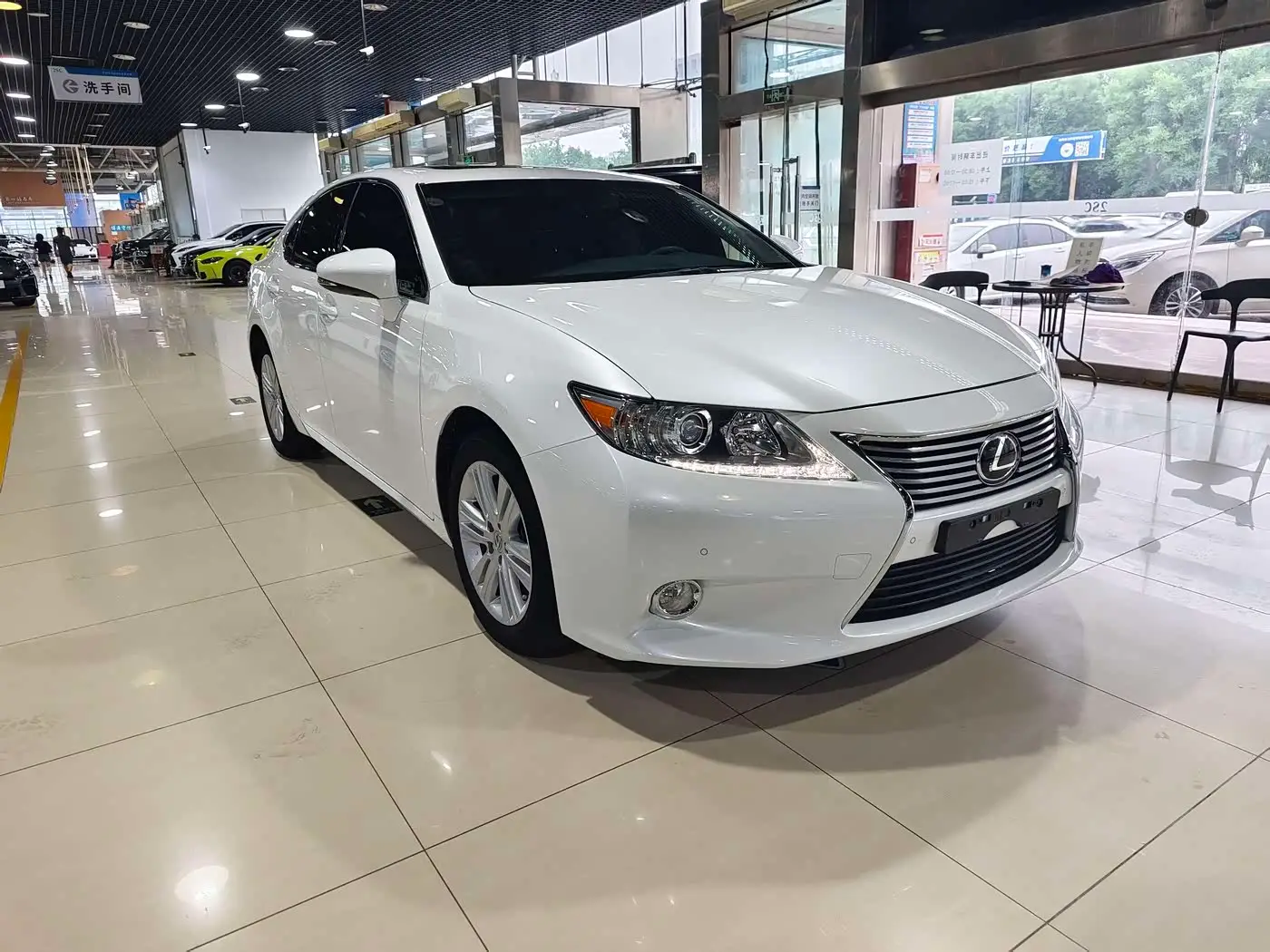 Lexus ES, 2014