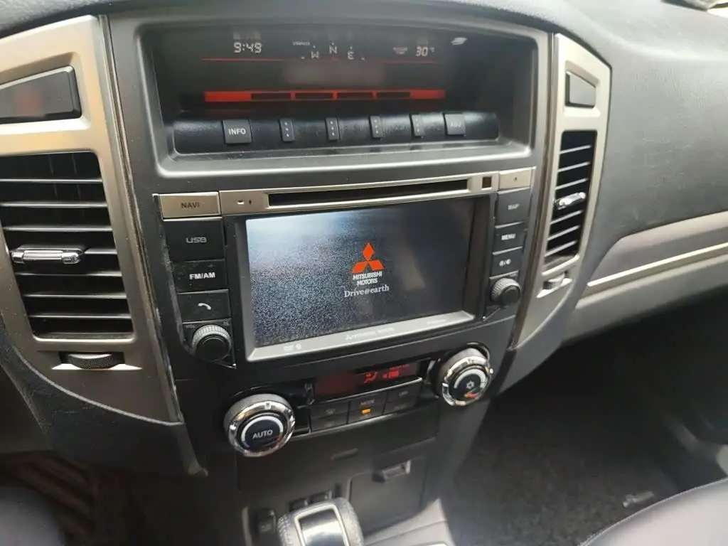 Mitsubishi Pajero 2017 — Photo 6/20