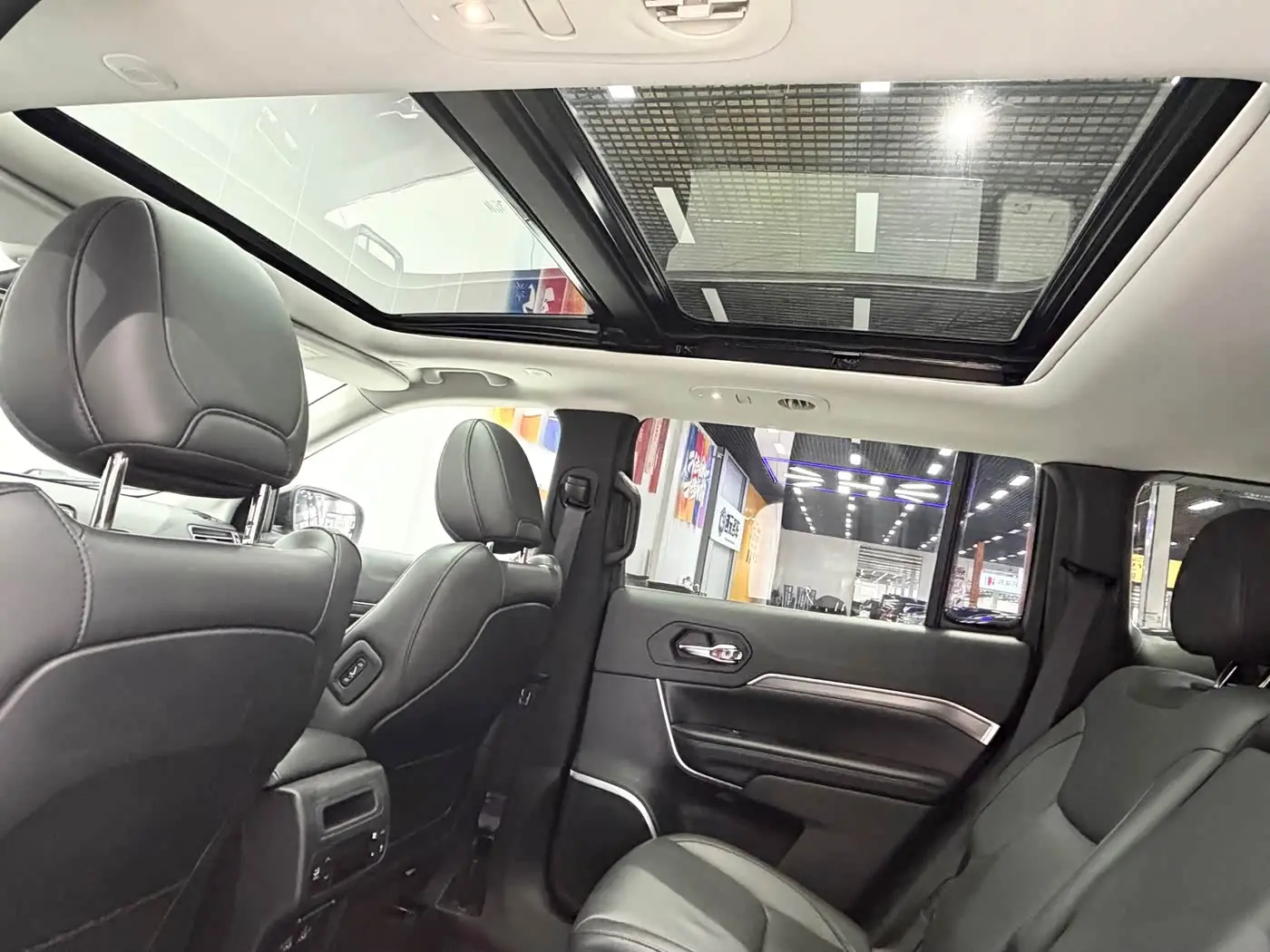 Jeep Grand Commander 2020 — Фото 12/18