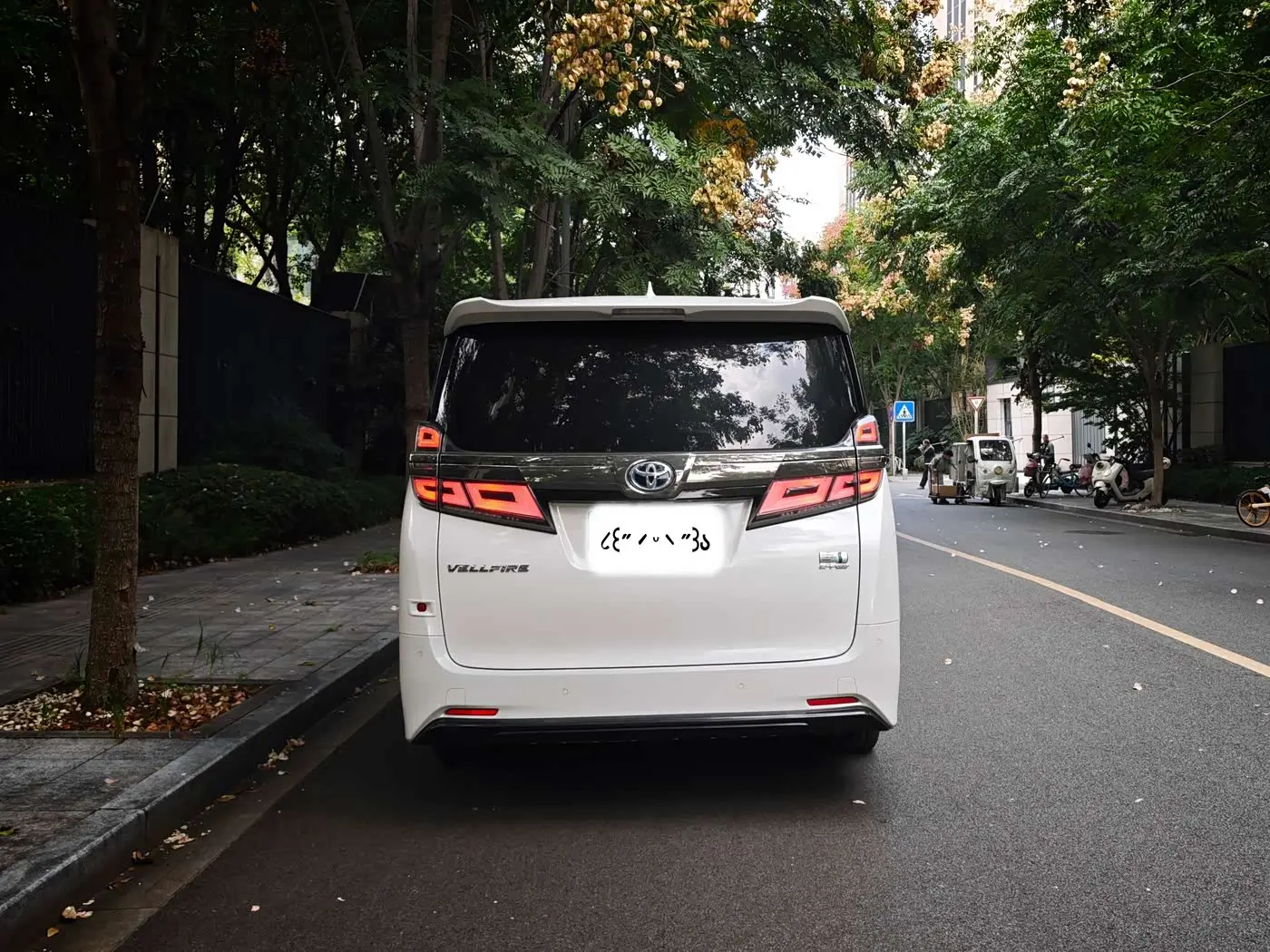 Toyota Vellfire 2021 — Photo 6/16